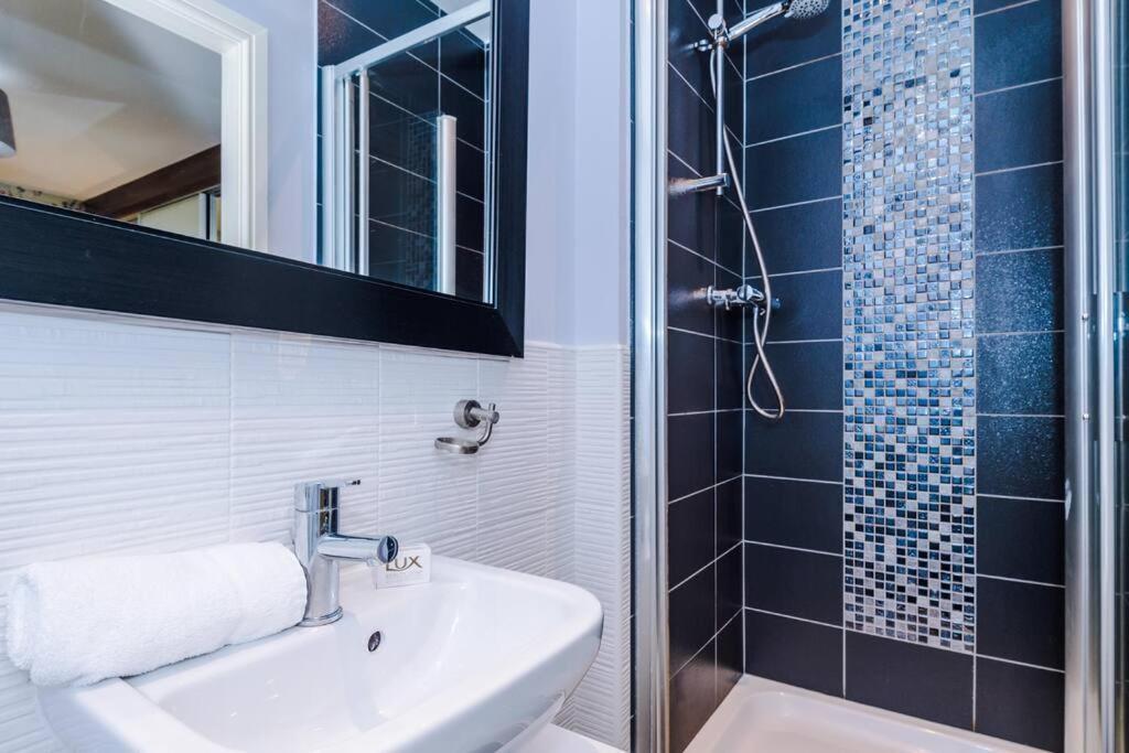 Stylish Townhouse Chester City Centre With Parking Dış mekan fotoğraf