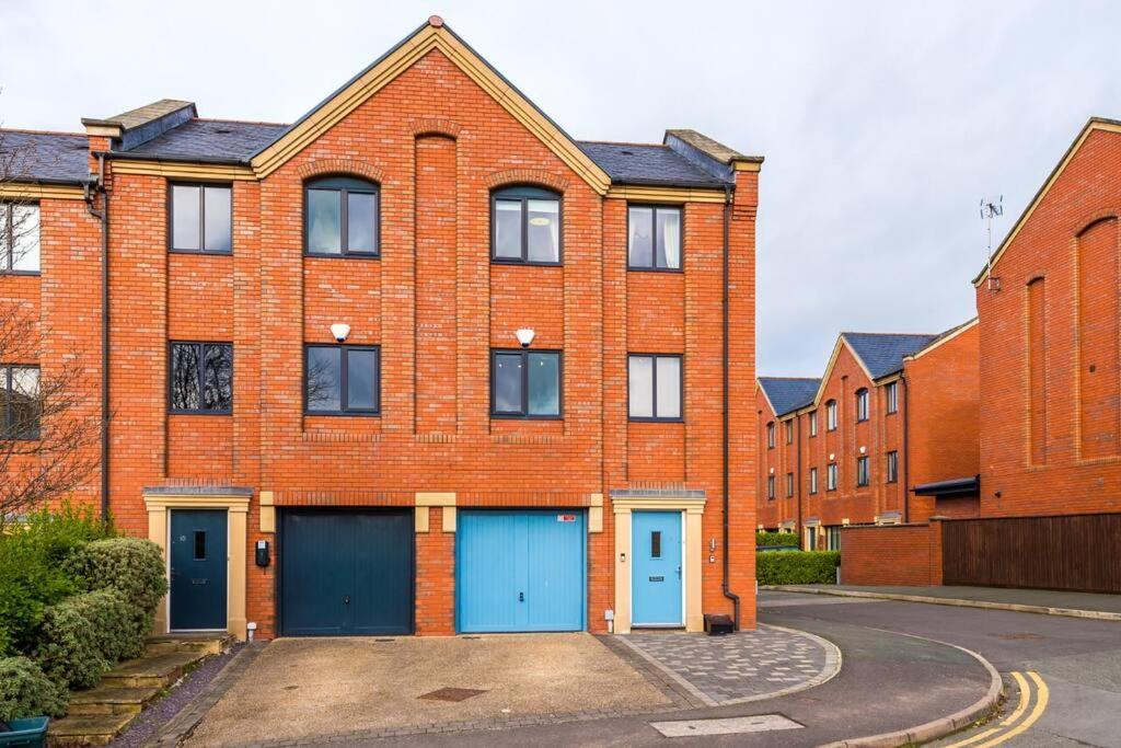 Stylish Townhouse Chester City Centre With Parking Dış mekan fotoğraf