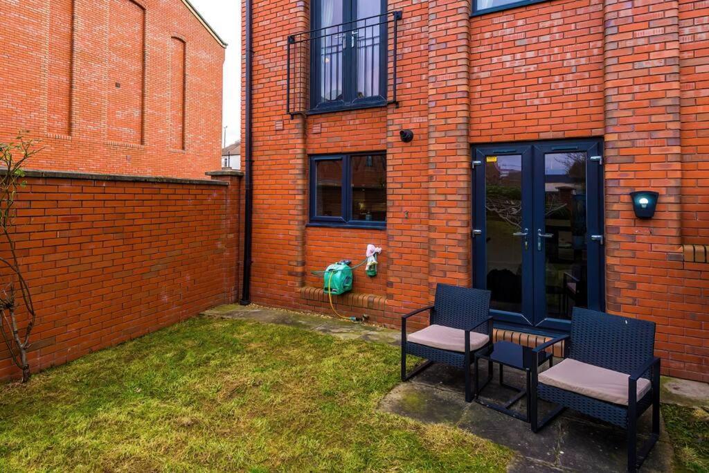 Stylish Townhouse Chester City Centre With Parking Dış mekan fotoğraf